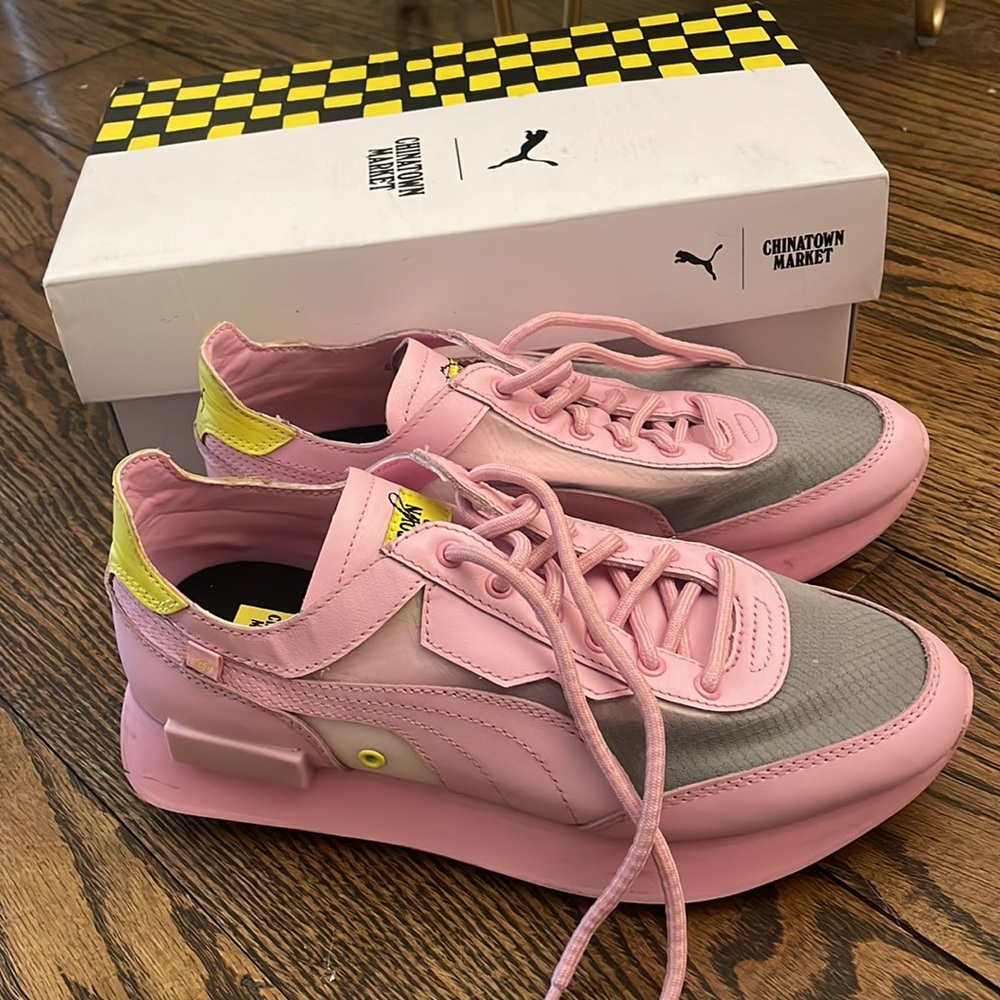 Puma Future Rider Chinatown Market Pink Sneakers size 7 women’s - Picture 3 of 6